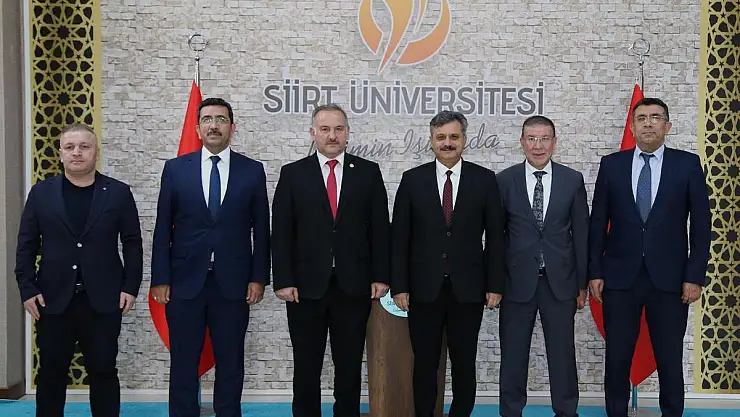 Harran Üniversitesi Rektörü Güllüoğlu'ndan Rektör Şındak'a Nezaket Ziyareti