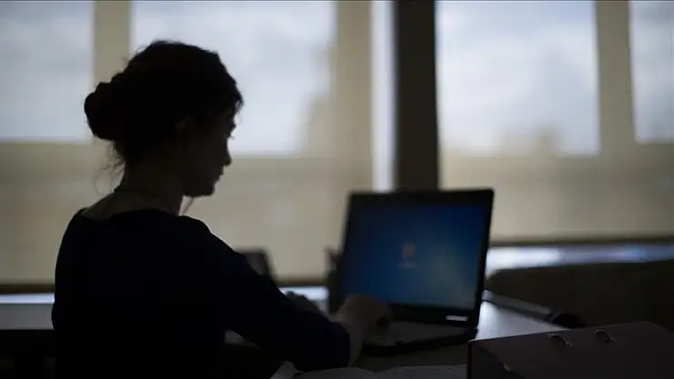 İşe Sürekli Erken Giden Kadın İşten Kovuldu