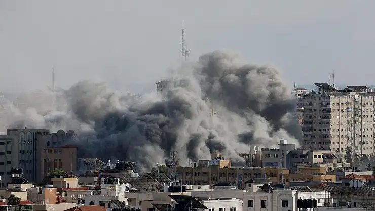 İsrail'in Gazze'ye Hava Saldırısında: İki Sağlık Bakanlığı Çalışanı Öldü