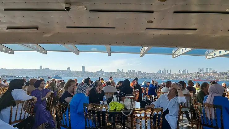İstanbul'da Siirtlilerin Vapur Keyfi!