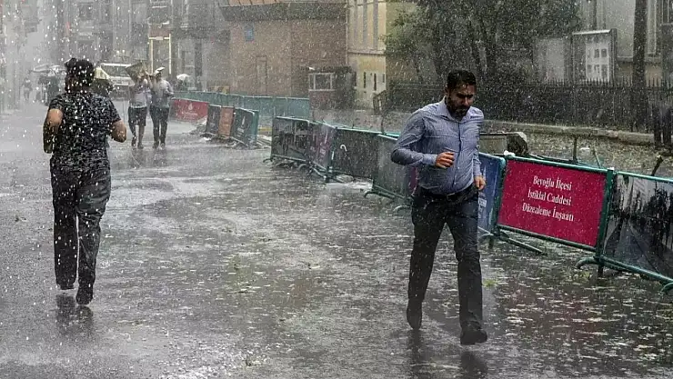 İstanbullulara müjde! Çarşamba günü gök gürültülü sağanak yağış bekleniyor