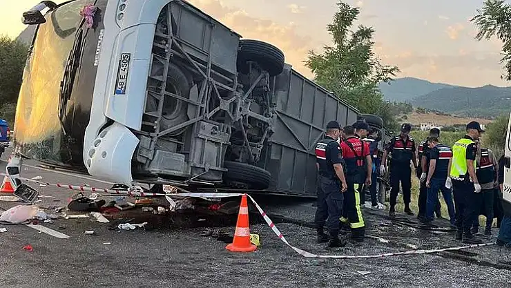 Katliam Gibi Kaza: Bariyerleri Yıkıp Karşı Şeride Geçti, 6 Ölü, 43 Yaralı