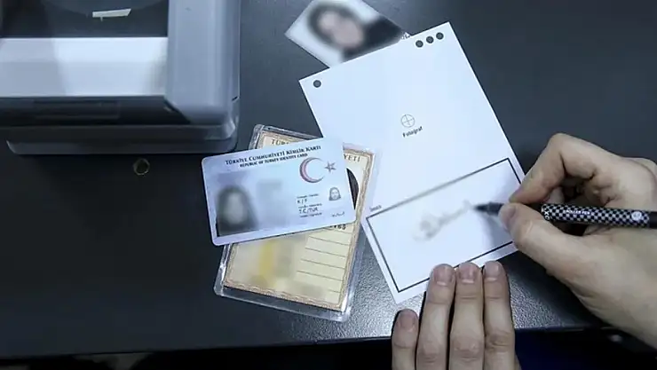 'Kimlikleri Yıl Sonuna Kadar Yenilemeyene Ceza' İddiası Ortalığı Karıştırdı!