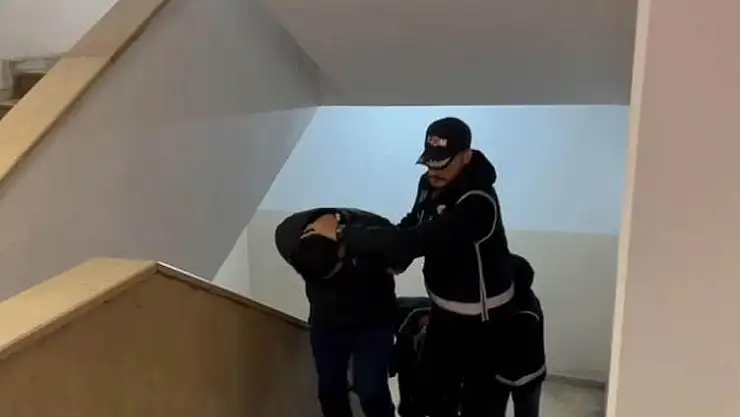 Kırmızı Bültenle Aranan 2 Kişi İstanbul'da Yakalandı