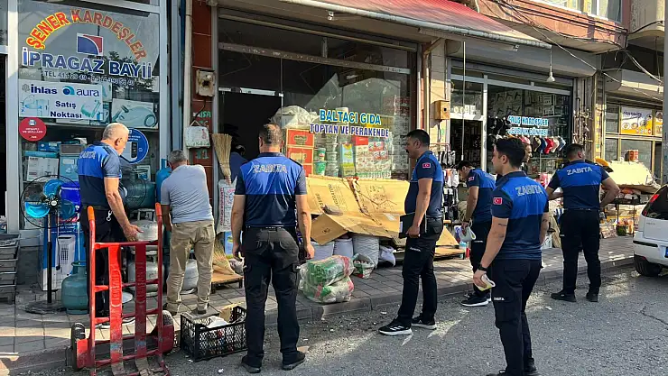 Kurtalan Belediyesi Zabıta Ekiplerinden Kaldırım İşgaline Kararlı Müdahale