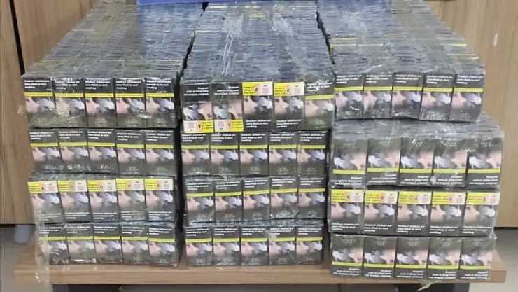 Kurtalan'da şüpheli araçta yüzlerce kaçak sigara ele geçirildi