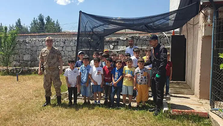Kurtalanlı Öğrencilerden Jandarmaya Ziyaret