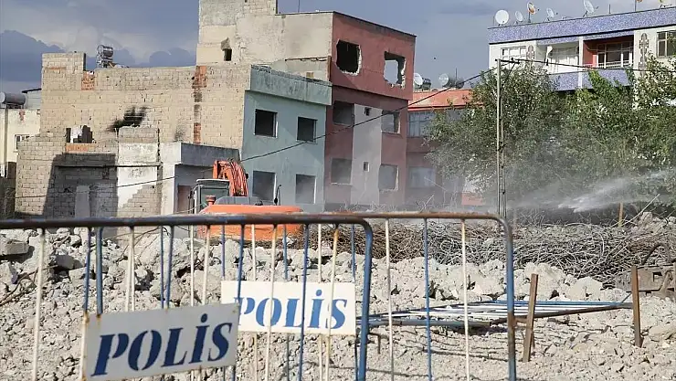 Mervan Gül, Kentsel Dönüşüm Alanlarında İncelemelerde Bulundu