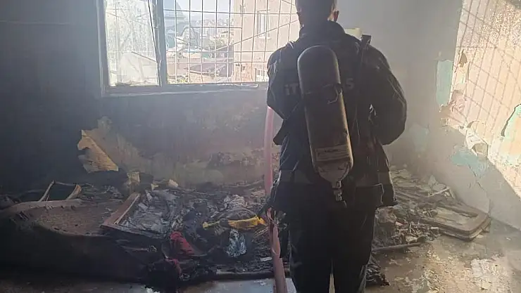 Metruk Binada Çıkan Yangın İtfaiye Ekiplerinin Müdahalesiyle Söndürüldü