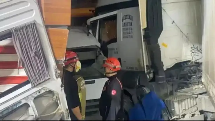 Minibüs Kazası: Üç Ölü, 15 Yaralı