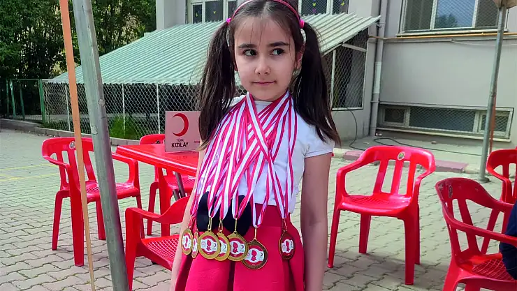 Minik Zeynep Ece Güneş'e 7 Kişilik Madalya