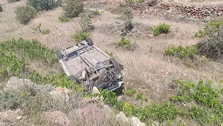 Otomobil takla atıp hurdaya döndü: Sürücü hafif sıyrıklarla kurtuldu