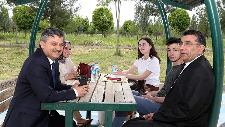 Rektör Prof. Dr. Nihat Şındak Öğrencilerle Buluştu