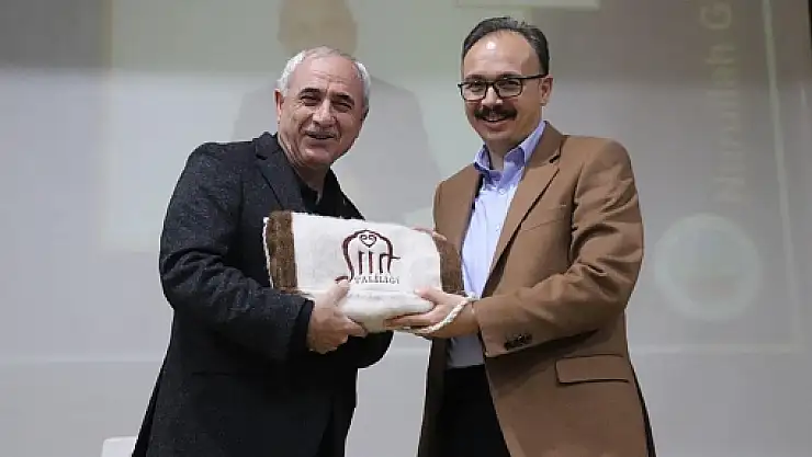 Şair-Yazar Prof. Dr. Nurullah Genç Siirtlilerle Buluştu