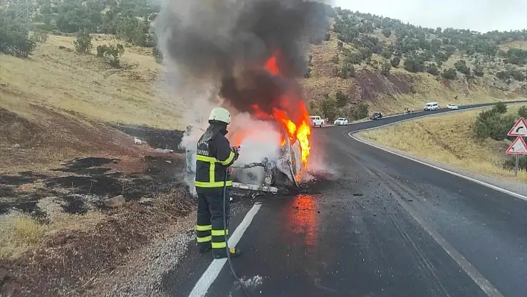 Seyir Halindeki Araç Alev Aldı