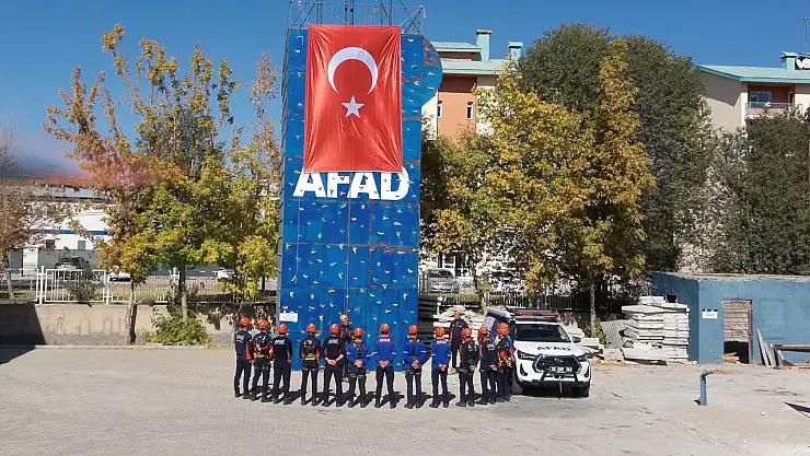 Siirt AFAD'ın Kurtarma Personeli Tehlikeli Görevler İçin Van'da Hazırlanıyor