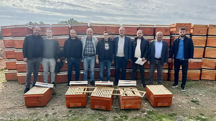 Siirt Arıcılığını Geliştirme Projesi Kapsamında 100 Arıcı Ailesine 3 Bin Arı Kovanı Dağıtıldı!