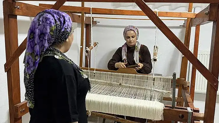 Siirt Battaniyesi Üretimine Kadın Eli Değdi