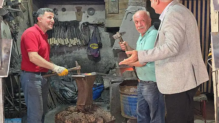 Siirt Belediye Eş Başkanı Kaysi, Helvacılar Çarşısı'nda Esnaf Ziyaretinde Bulundu