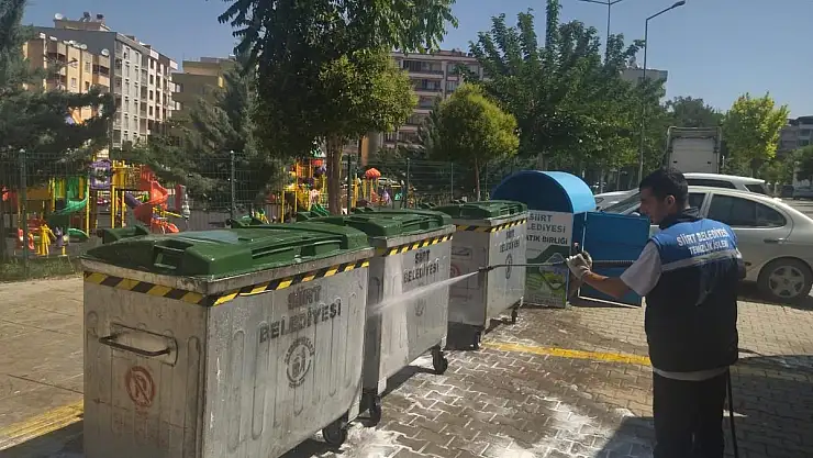 Siirt Belediyesi Çöp Konteynerlerini Dezenfekte Etti