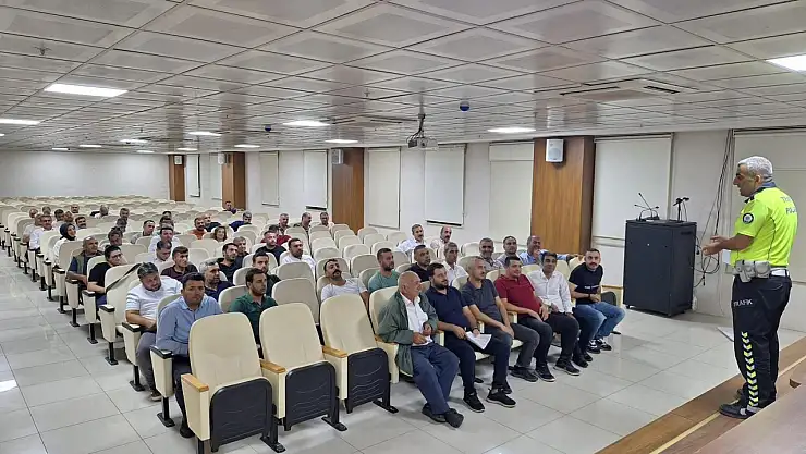 Siirt Belediyesi Toplu Taşıma Şoförlerine Trafik Güvenliği Eğitimi Verildi
