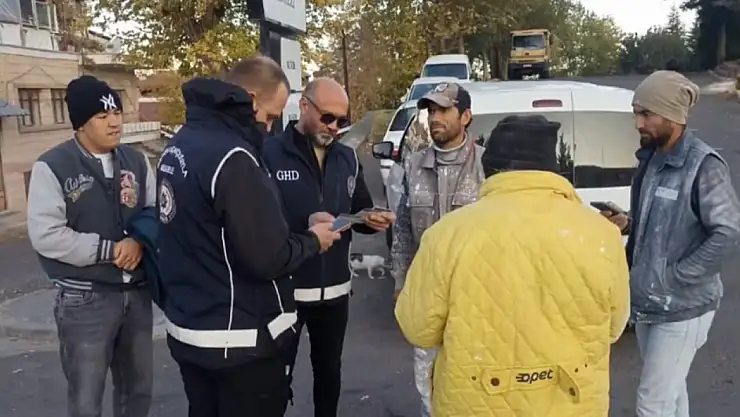 Siirt Dahil 81 İlde Göçmen Kaçakçılığı Denetimleri: 783 Düzensiz Göçmen Yakalandı