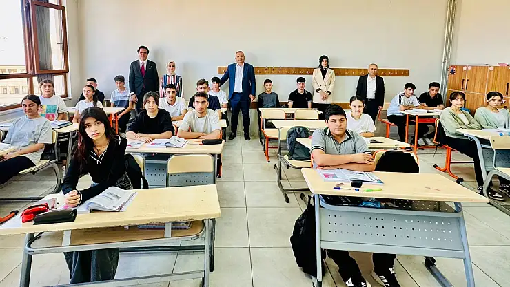 Siirt İl Milli Eğitim Müdürü İlhan Saz'dan Eruh'ta Öğrencilere ve Öğretmenlere Ziyaret