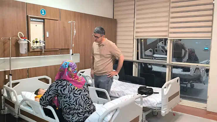 Siirt İl Sağlık Müdürü'nden Gece Mesaisi: Hastanelerde Denetim ve Hasta Ziyaretleri