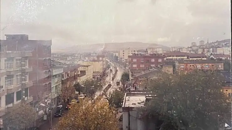 Siirt'in Eski Günlerinden Kareler: Güres Caddesi'nin Araç Trafiğine Açık Olduğu Dönemler