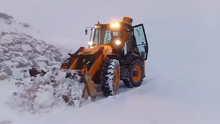 Siirt'in Yüksek Kesimlerinden Beklenen Kar Yağışı Başladı