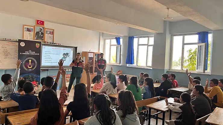 Siirt Jandarması'ndan Siber Güvenlik Hamlesi: 10 Bin Kişiye Eğitim
