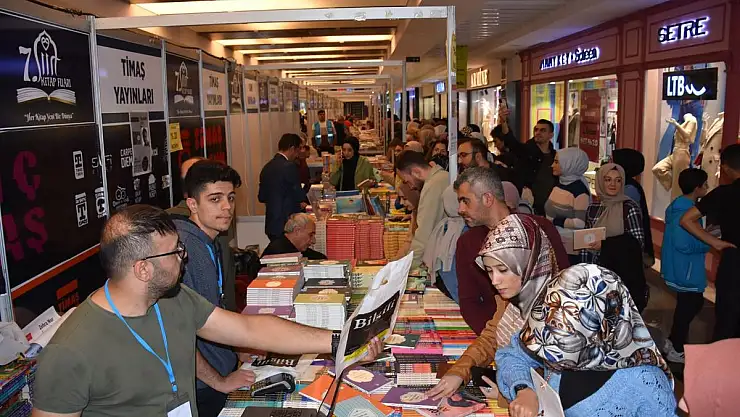 SİİRT KİTAP FUARINA YOĞUN İLGİ