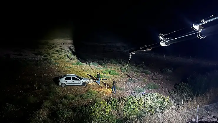 Siirt Kurtalan'da Otomobil 200 Metrelik Uçuruma Yuvarlandı: Sürücü Hayati Tehlikede