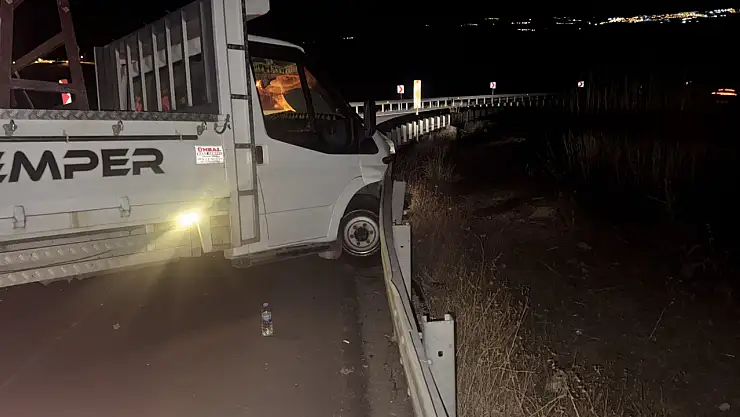 Siirt-Kurtalan yolunda pikap bariyere çarptı