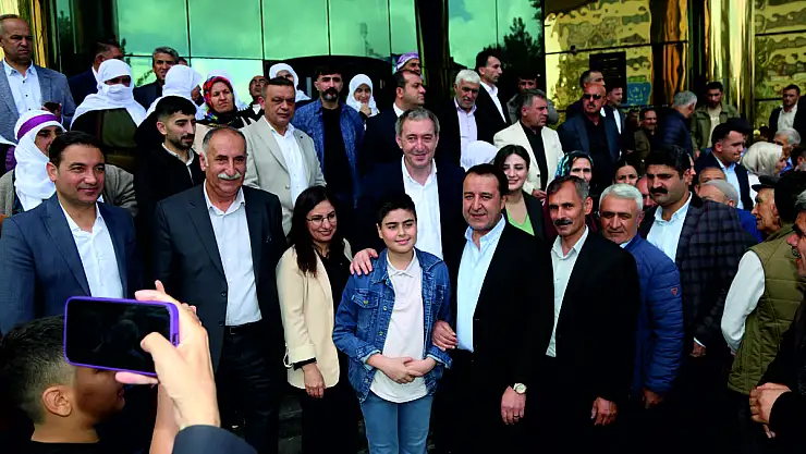 Siirt Milletvekili ve DEM Parti Eş Genel Başkanı Tuncer Bakırhan'dan Siirt Belediyesine Hayırlı Olsun Ziyareti