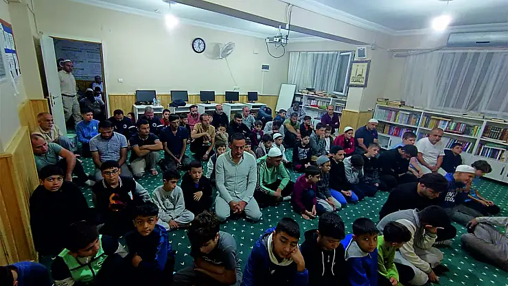 Siirt Molla İhsan Erkek Kur'an Kursu'nda Sabah Namazı Buluşması