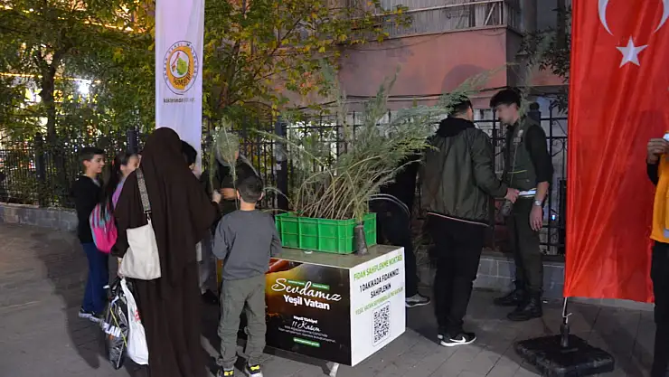 Siirt Orman İşletme Müdürlüğü'nden 'Yeşil Vatan' Seferberliği: Fidan Sahiplenme Noktası Kuruldu