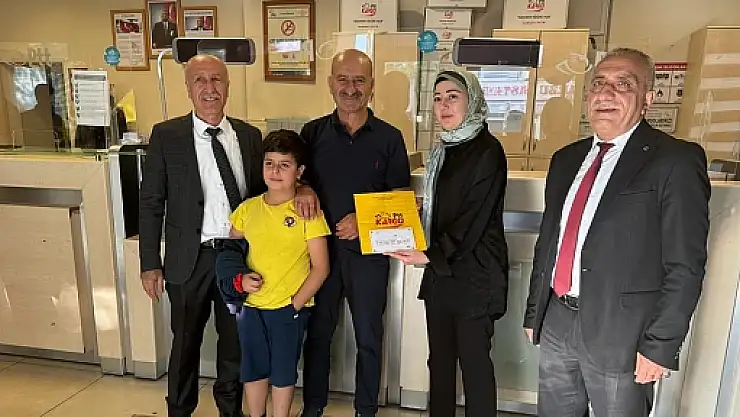 Siirt PTT Şubesine Giden 183. Müşteriye Pul Koleksiyonu Hediye Edildi