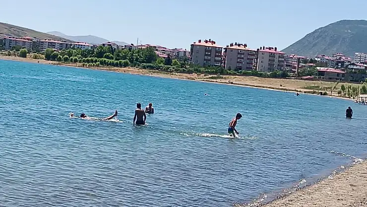 Siirt Sevgi Evlerinin Tatil Keyfi: Yorgunluklarını Tatvan'da Attılar