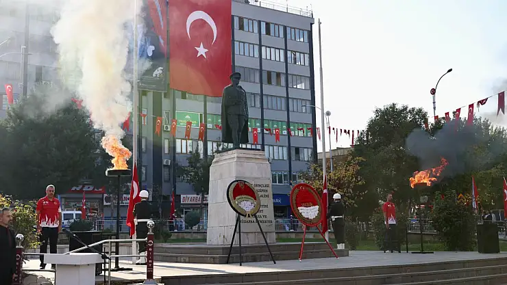 Siirt'te 10 Kasım Atatürk'ü Anma Programı Düzenlendi!