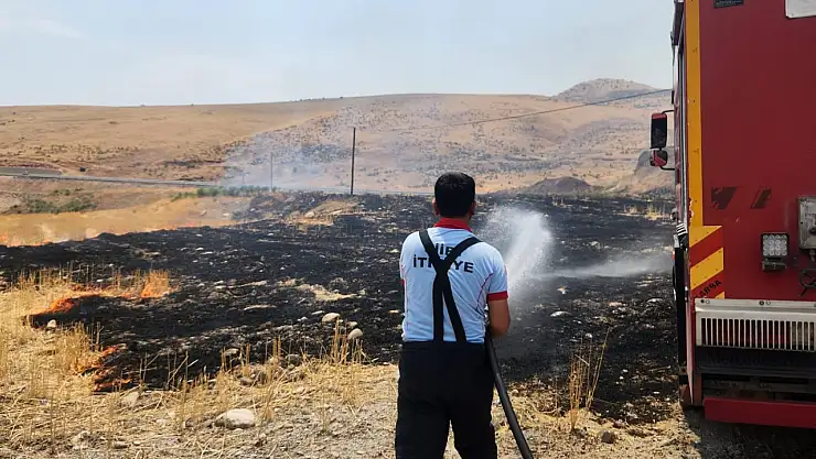 Siirt'te Anız Yangını Paniği: Ekipler 1 Saatte Kontrol Altına Aldı