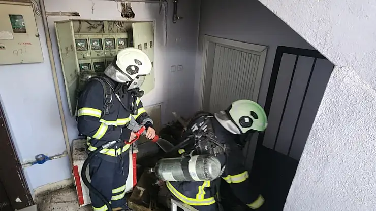 Siirt'te Apartman Boşluğunda Çıkan Yangın Korkuttu