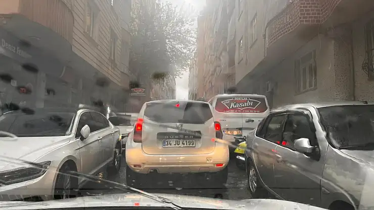 Siirt'te Çift Sıra Park Trafiği Olumsuz Etkiliyor