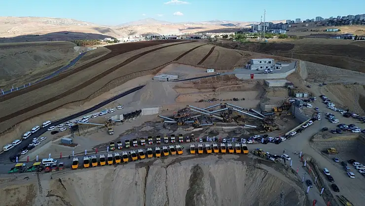 Siirt'te Cumhuriyetin 102. Yılında 102 Kilometrelik Asfalt Yol ve Yeni Tesislerin Açılışı Yapıldı