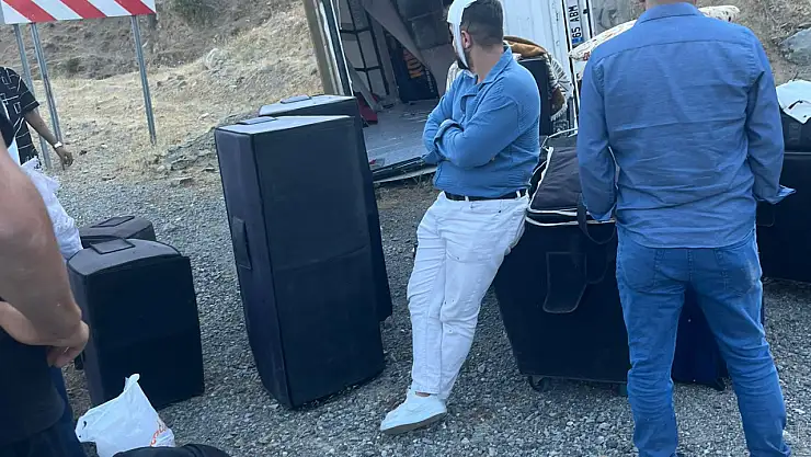 Siirt'te düğün ekibini taşıyan pikap devrildi: 1 yaralı