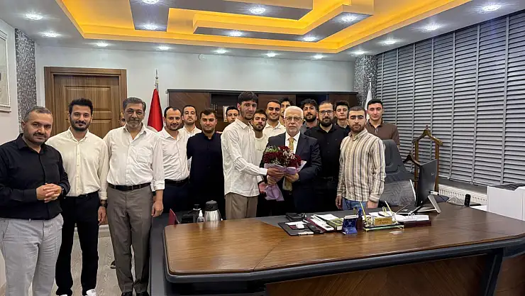 Siirt'te Gençlerden İl Müftüsü Şakir Pinal'e Ziyaret