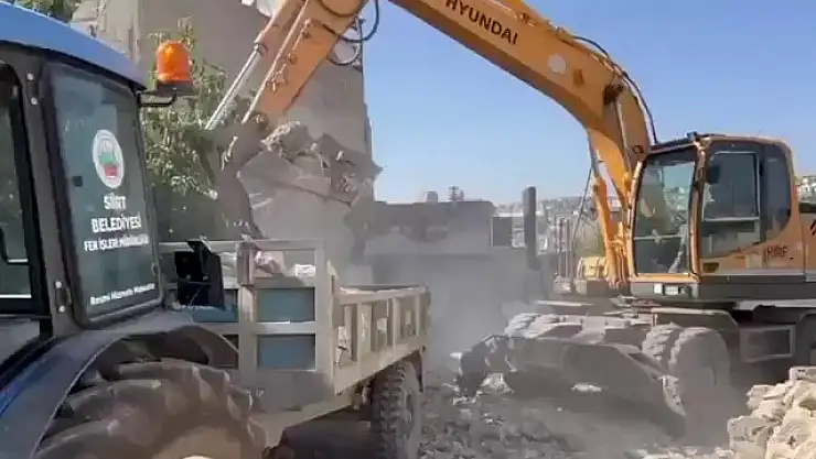 Siirt'te Güvensiz Yapılara Geçit Yok: Belediye Ekipleri Sahada