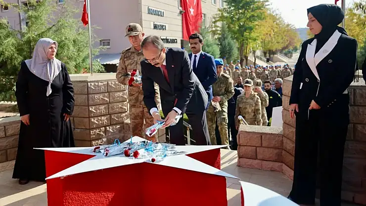 Siirt'te Helikopter Kazasında Şehit Olan 17 Mehmetçik Dualarla Anıldı