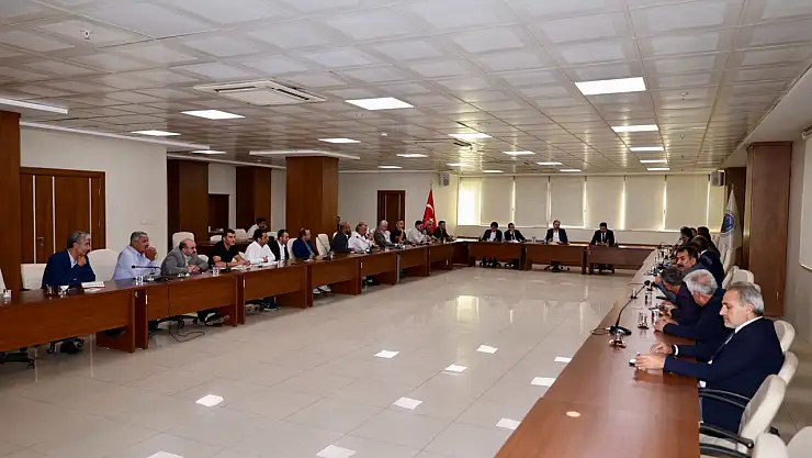 Siirt'te Mahallelerin Sorunları Masada: Doğalgazdan Ulaşıma Çözüm Odaklı Adımlar Atılıyor