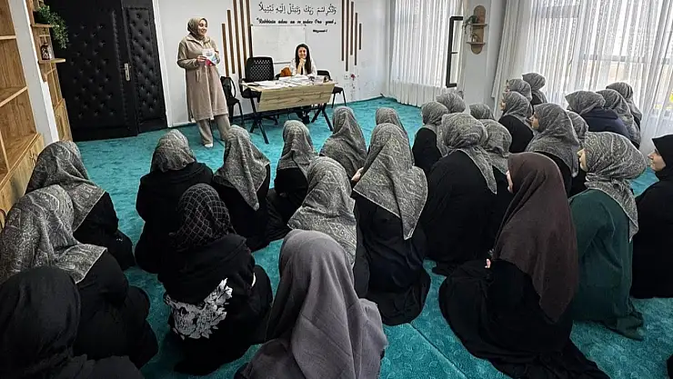 Siirt'te Medine Kız Kur'an Kursu'nda Öğrencilere Gelişim Odaklı Eğitim Verildi
